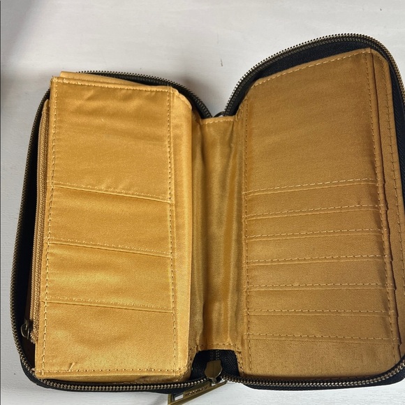 Travelon Black and White Leopard RFID Wallet - Picture 3 of 5